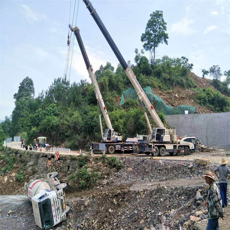 自贡汽车掉沟里叫吊车救援要多少钱