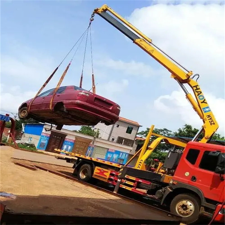 自贡吊车吊汽车的正确方法